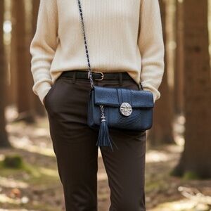 Chic Metrocity Black Snakeskin Crossbody Bag